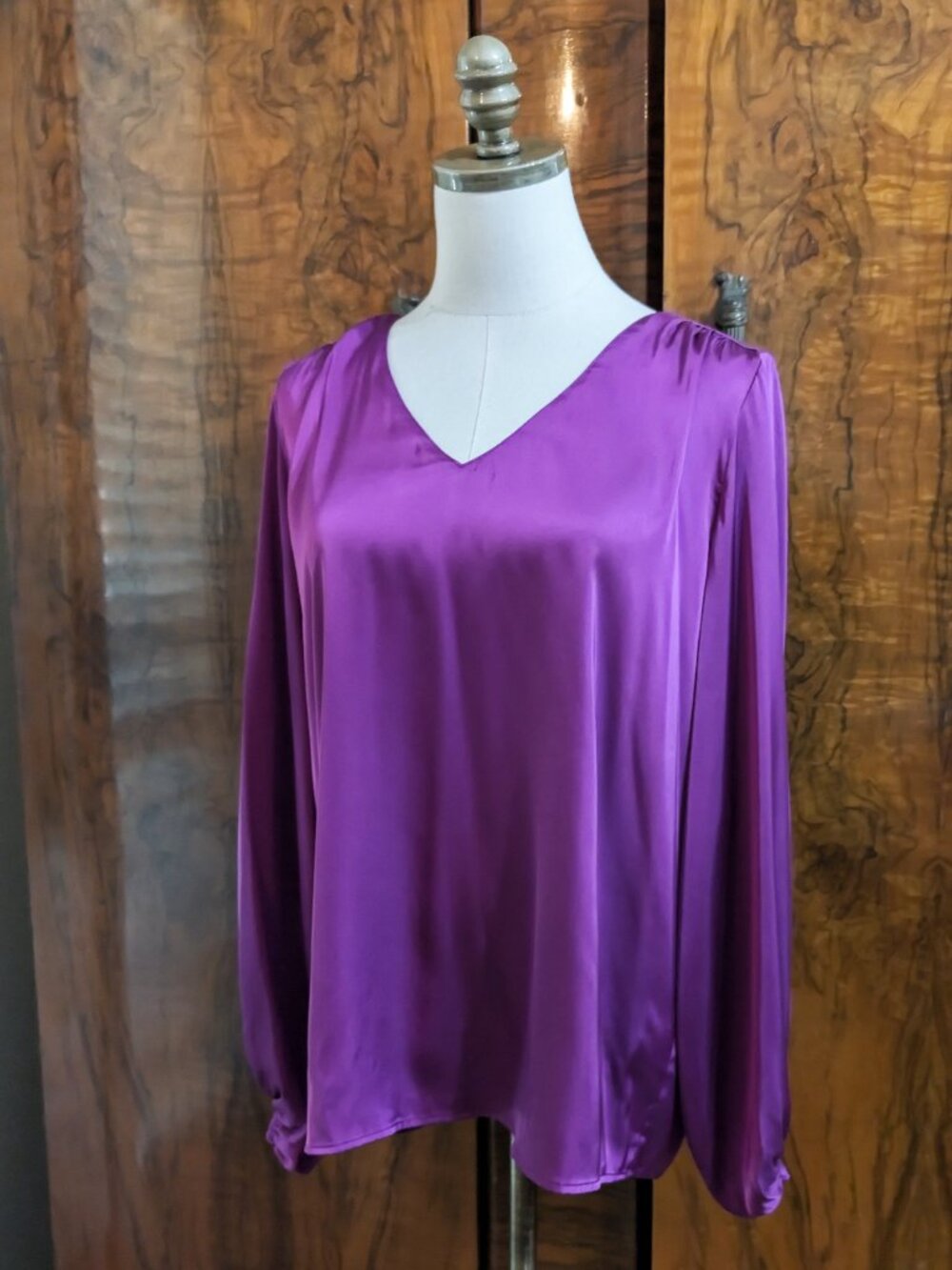 Boston Proper V-Neck Charmeuse Blouse M Solid Purple Satin Career Luxurious - Picture 3 of 7